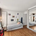 2 Bedrooms Near Galeries Lafayette