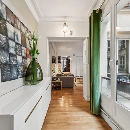 2 Bedrooms Near Galeries Lafayette Apartment Paris