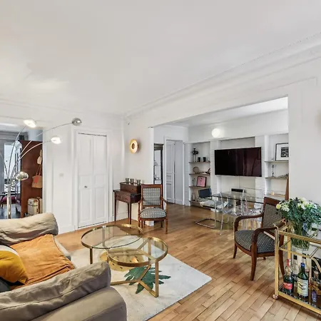 2 Bedrooms Near Galeries Lafayette Apartment *